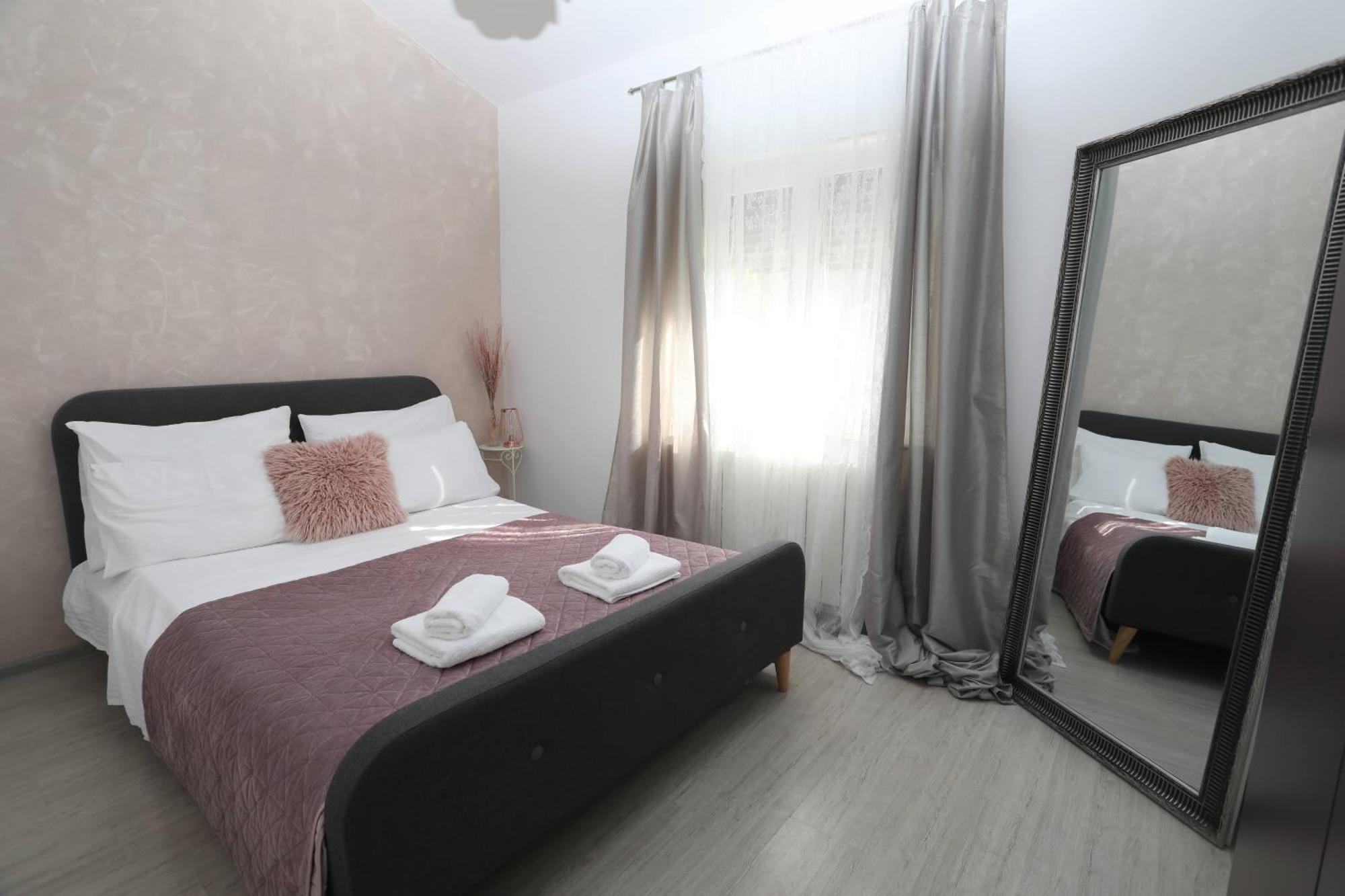 Apartman Debora Sa Privatnim Bazenom Pola Esterno foto